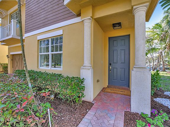 3rd image of 1350 SW 4th Court