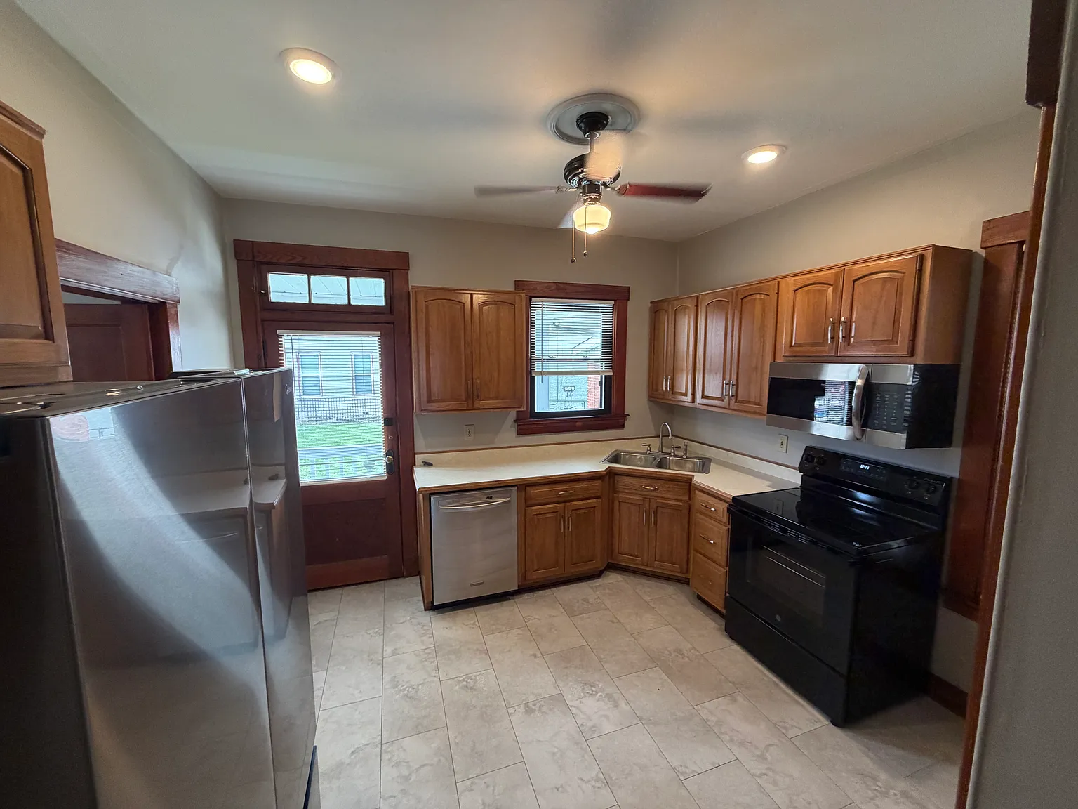 2 bed, 1200 sqft, $1,950 — Photo 4