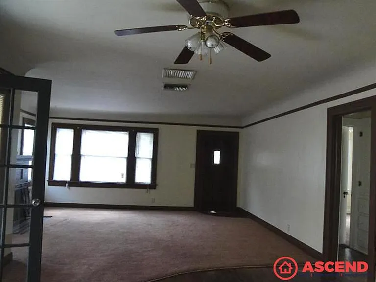 212 Lincoln St — Photo 3