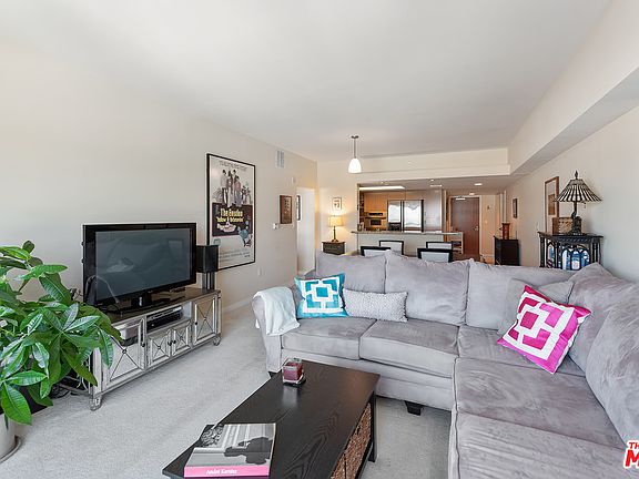 5th image of 13700 Marina Pointe Dr Unit 718