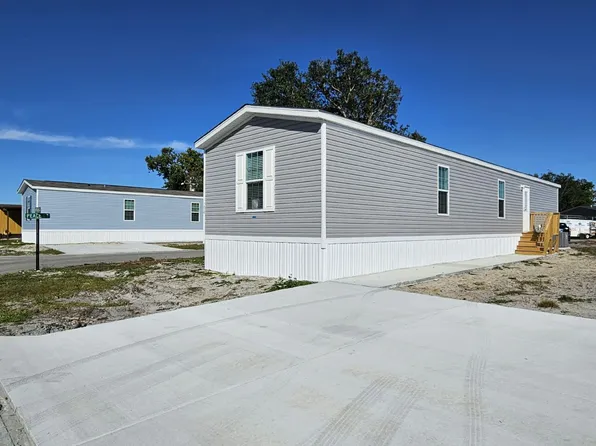 1050 Myakka Dr, North Fort Myers, FL 33917