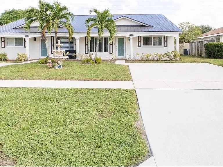 1320 Riverside Cir #1322 — Photo 1