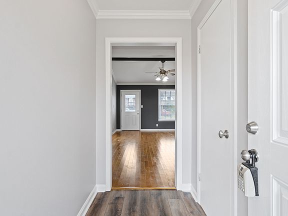 3rd image of 412 Manorstone Ln