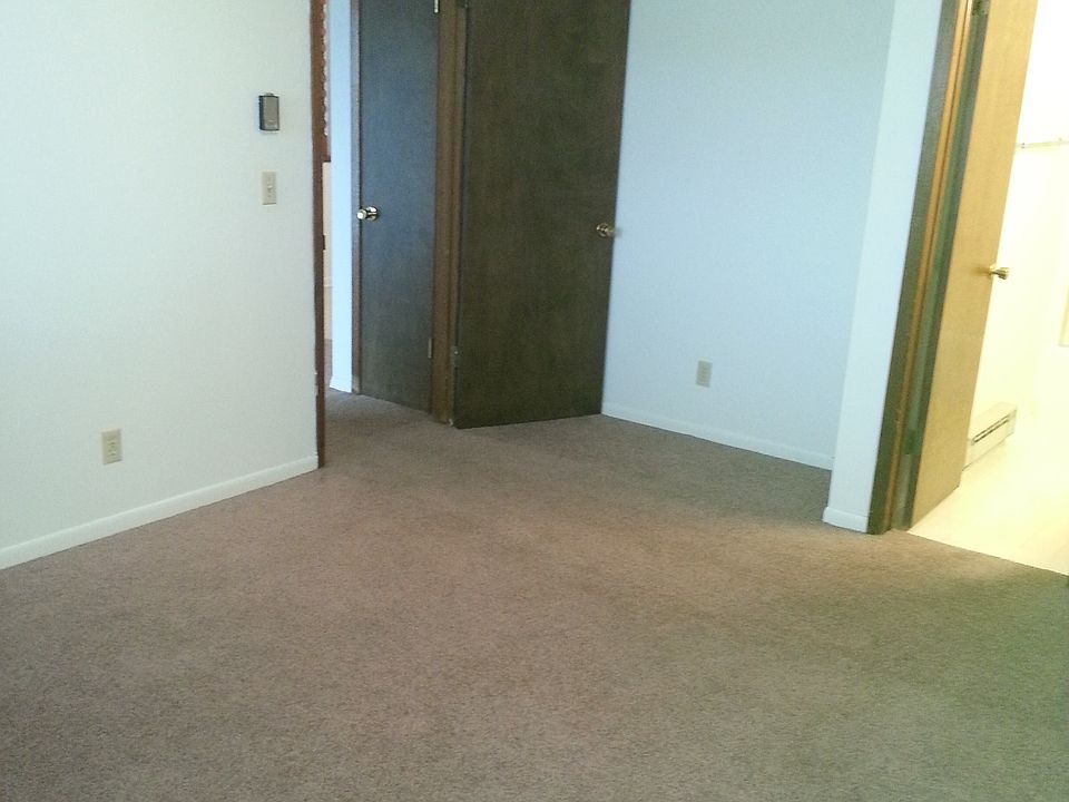 2nd image of 202 Oak Blvd APT 106