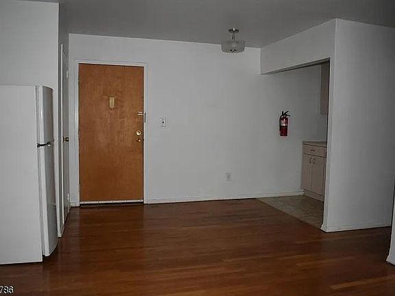 5th image of 123 Milligan Pl APT B2