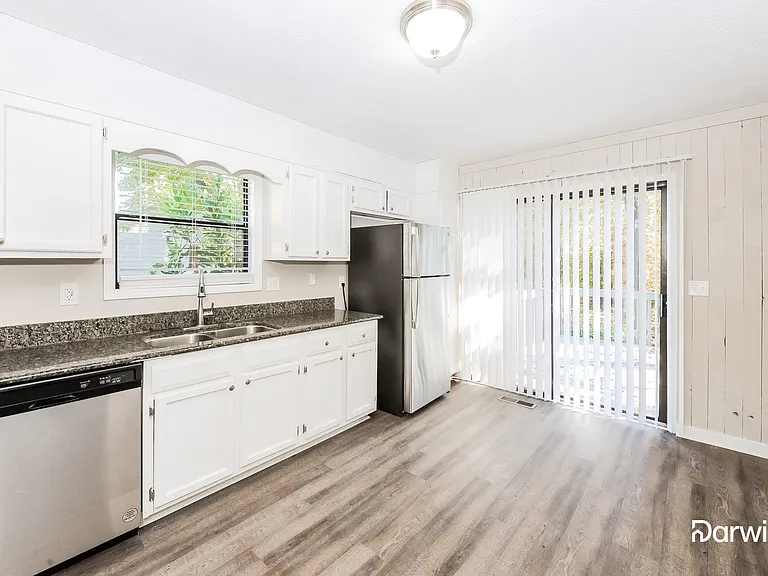 275 Sabrina Ct — Photo 4