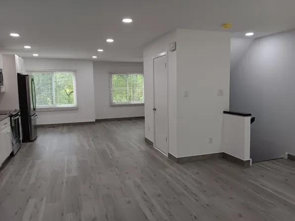 402 S Point Dr, Chadds Ford, PA 19317