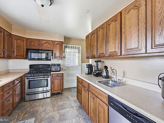 2nd image of 434 Flanders Rd