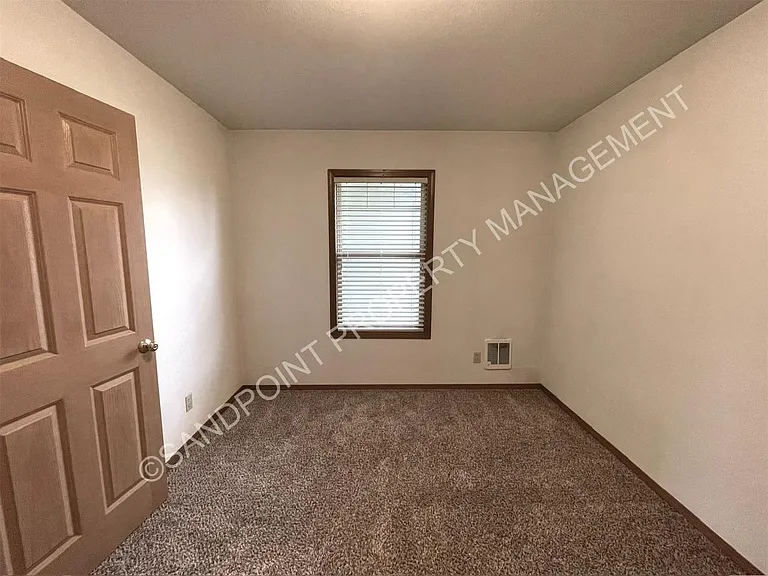 910 N Division Ave #102 — Photo 23