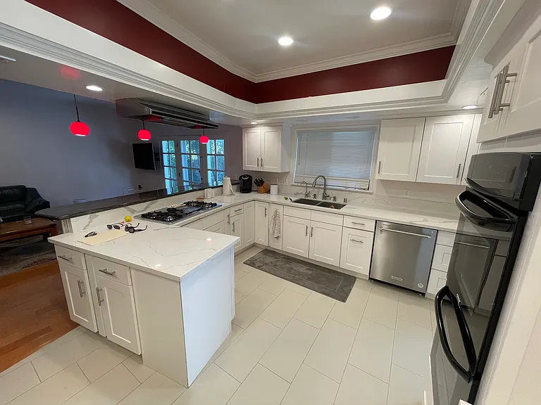1083 E Elmwood Ave — Photo 4