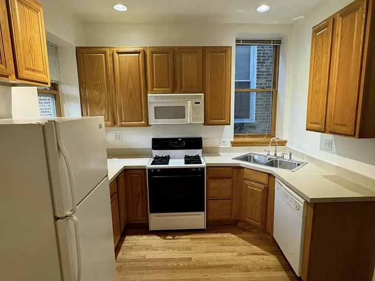 2424 W Polk St #2W — Photo 3