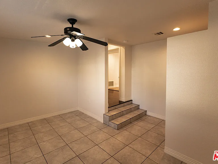 5766 Newcastle Ave — Photo 5