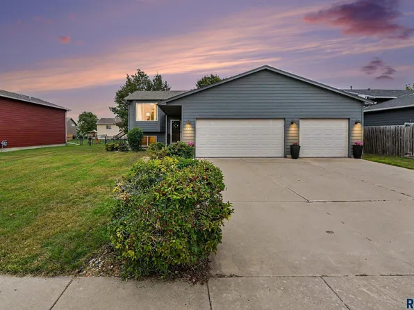 610 Teddy St, Harrisburg, SD 57032