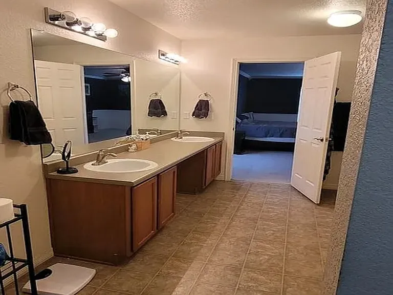 9565 Castle Oaks Dr — Photo 21