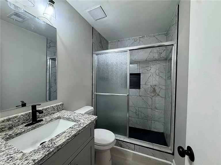3814 Whaley Ct — Photo 8