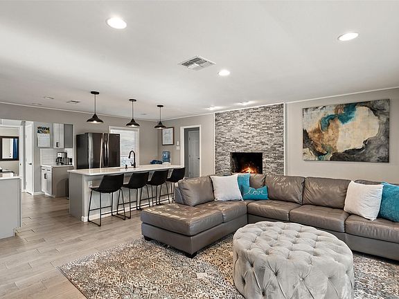 3rd image of 35 Presidio Rd