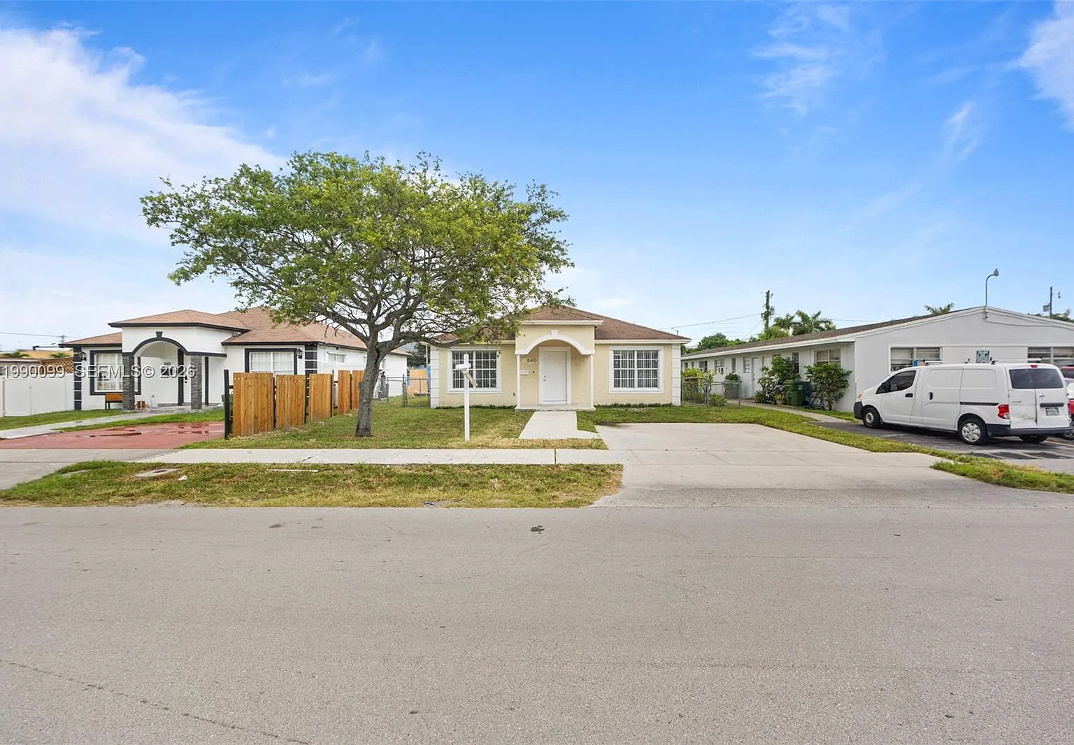 841 Nw 10th Street Hallandale Beach, Fl 33009 — Photo 1