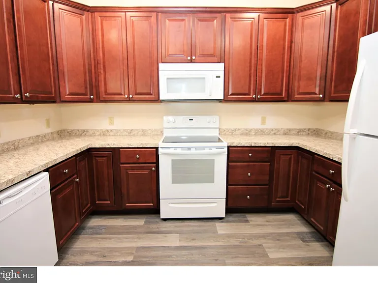 1665 Kenton Rd #101 — Photo 6