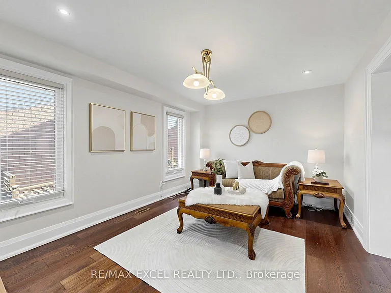 43 Piccadilly Rd — Photo 16