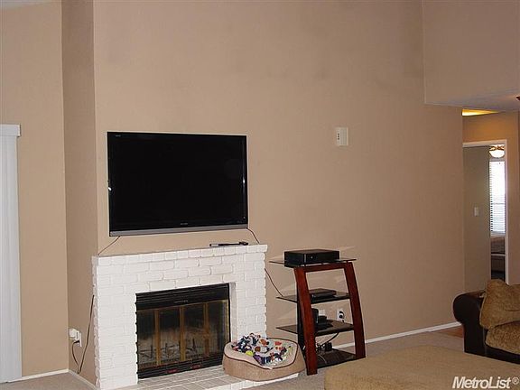 2nd image of 2332 Saint Lawrence Ln