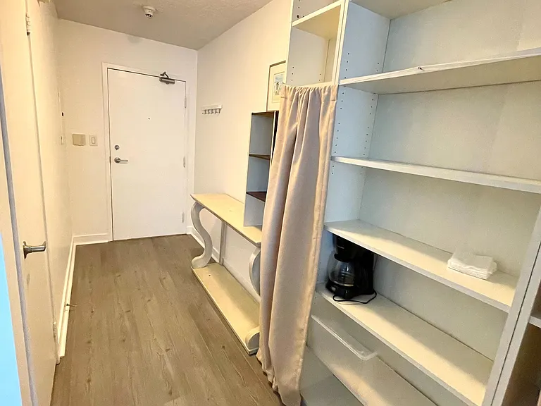 4 K Spadina Ave W #729 — Photo 10