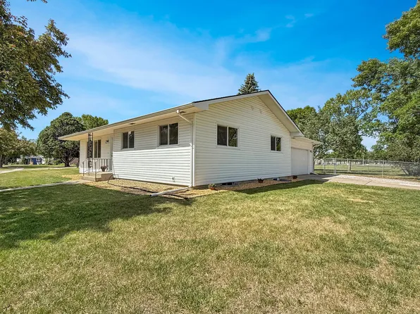 2403 18th St S, Moorhead, MN 56560