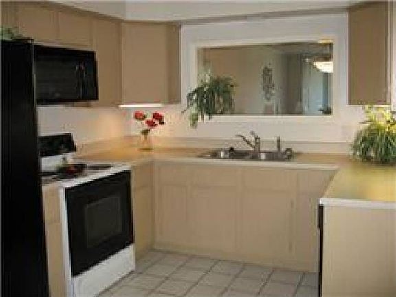 4th image of 2210 Dorrington St #30