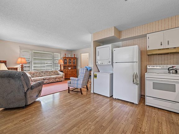 5th image of 806 Livingston Dr