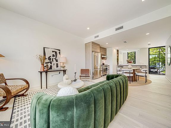 4th image of 2903 Newark St NW