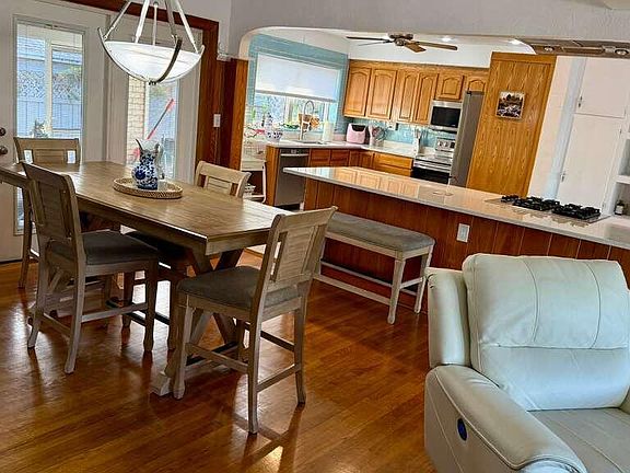 5th image of 147 E 28th Street E