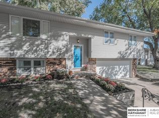 15918 Arbor Cir, Omaha, NE 68130