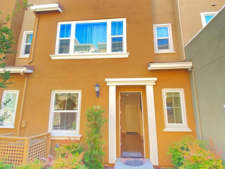 38940 Water Lily Pl — Photo 2