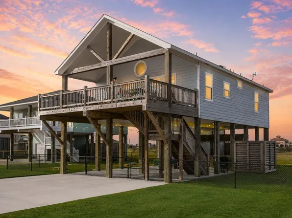 2285 E Lobster St, Crystal Beach, TX 77650