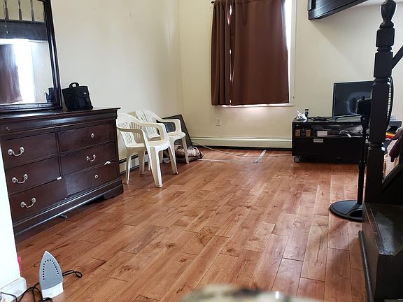 5th image of 44 Logan Ave #2