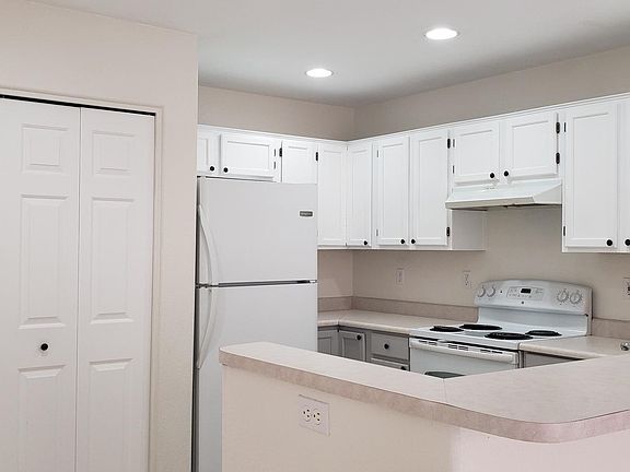 3rd image of 13822 N Cambria Dr APT A
