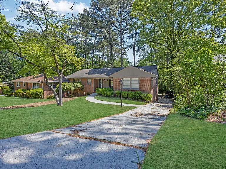 Bryant Dr — Photo 3