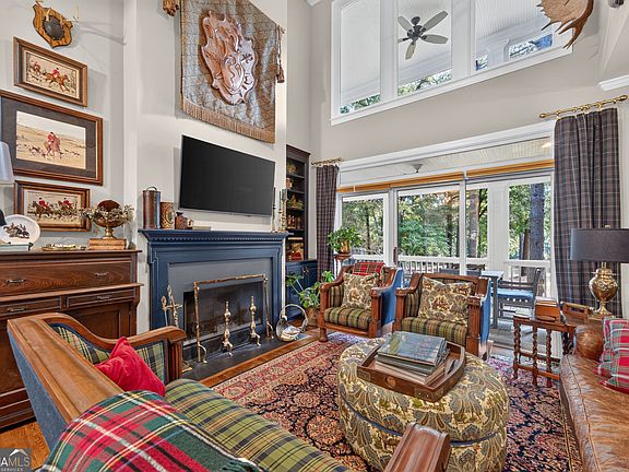 4th image of 100 Seven Oaks Way