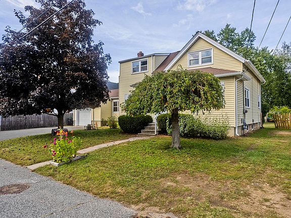 5th image of 26 Beaudry Ave