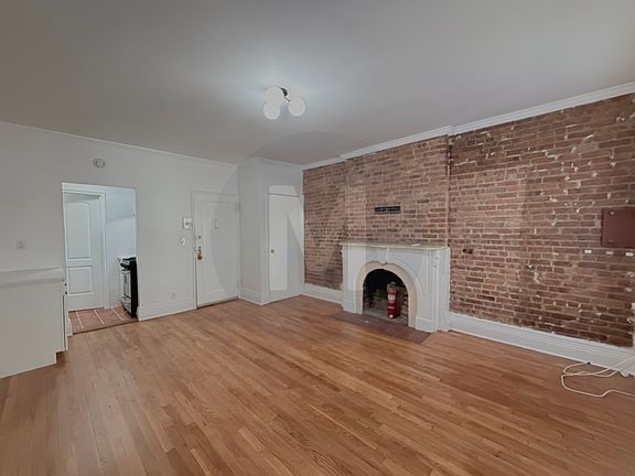 2nd image of 134 W 46th St APT 4