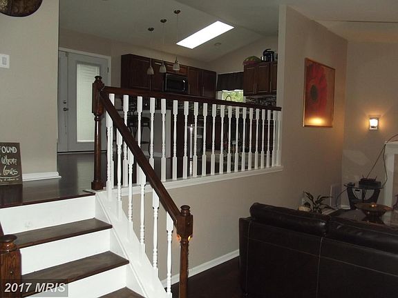 4th image of 823 New Orchard Pl