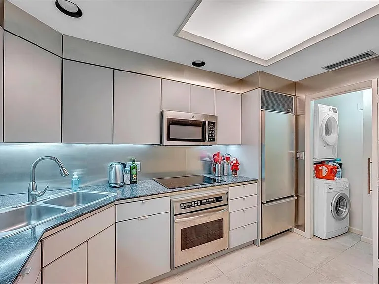 1 Beach Dr SE #1309 — Photo 9