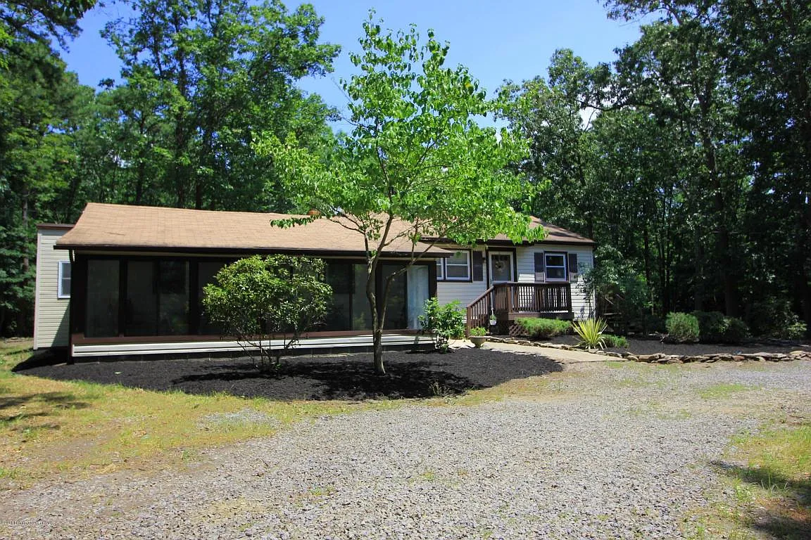 129 Willow Dr photo 1