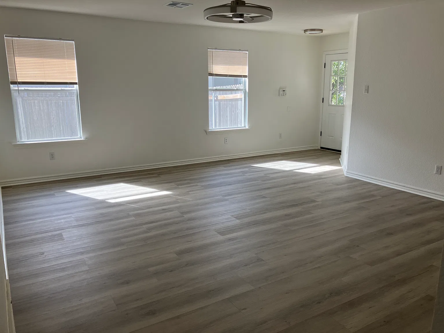 4 bed, 1604 sqft, $1,900 — Photo 4