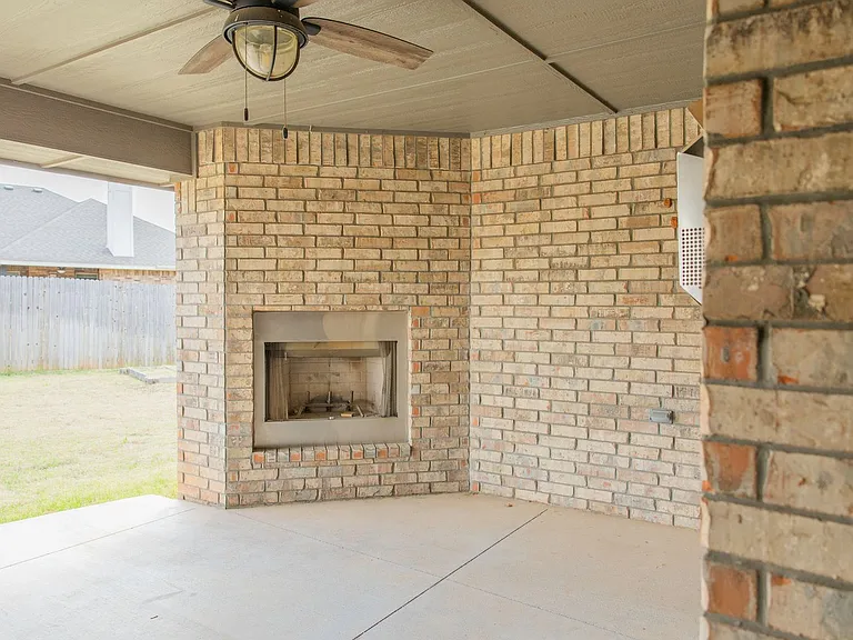 3320 NW 187th Ter — Photo 7