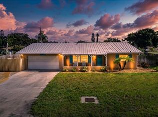 895 E Baffin Dr, Venice, FL 34293
