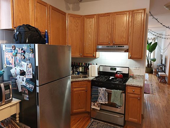3rd image of 2048 N Western Ave #3F