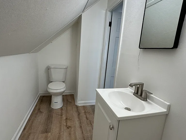 18413 Waterbury Ave — Photo 8