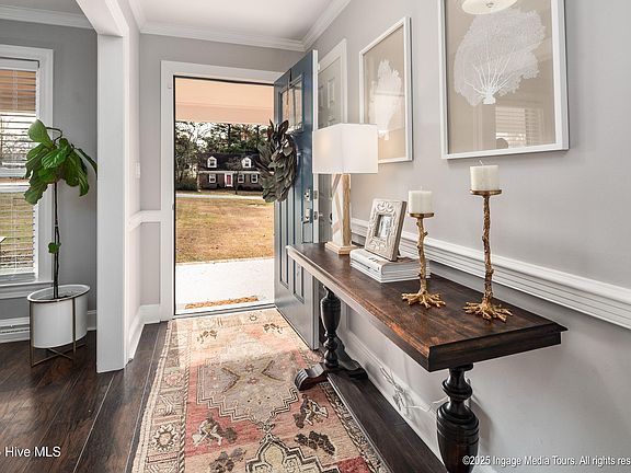 4th image of 102 Longwood Drive