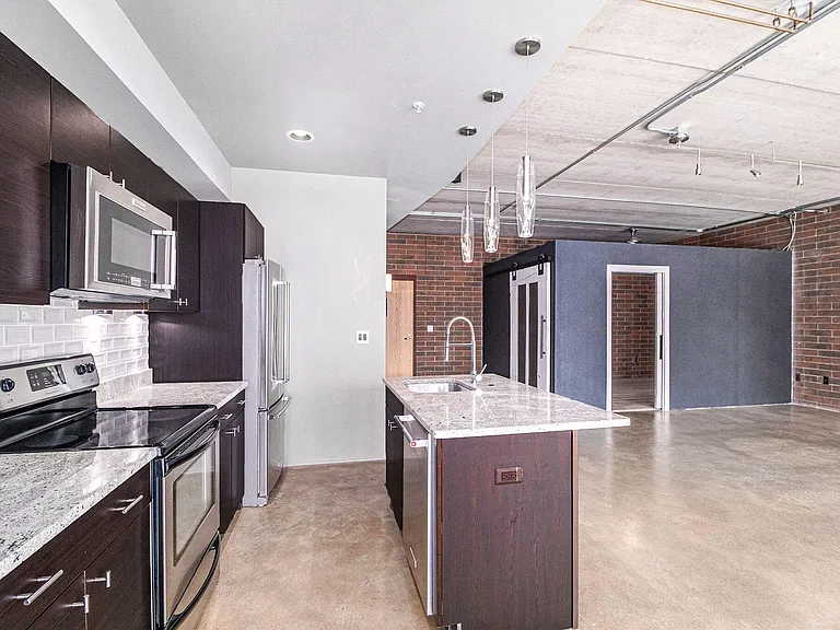300 Hamilton St #204 — Photo 5