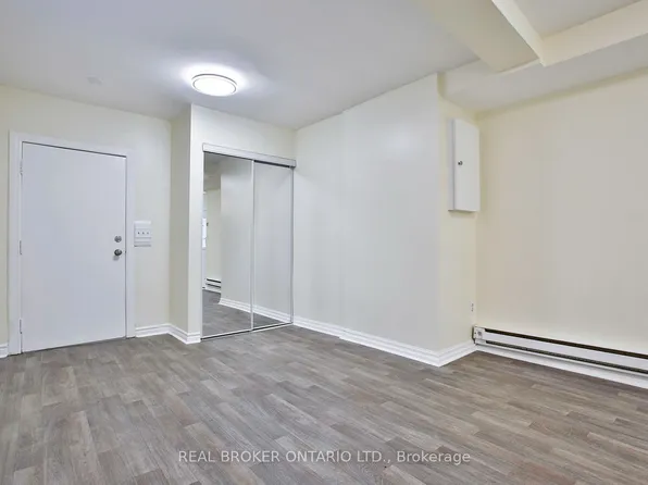 53 Maria St #5, Toronto, ON M6P 1W1
